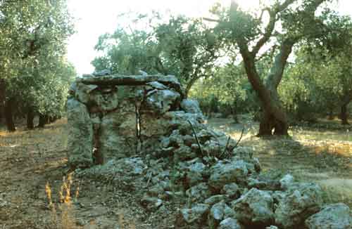 Dolmen di Santa Barbara - Vista da ENE